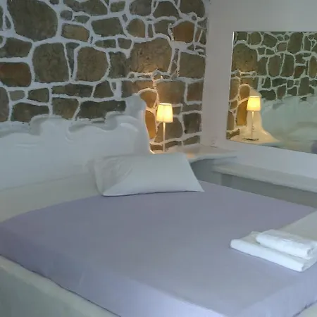 Hotel Adamas فندق