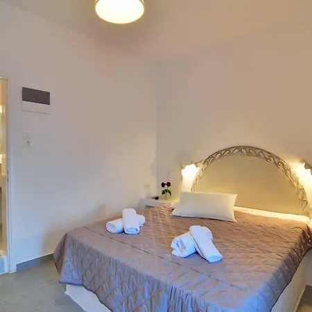 Hotel Adamas מלון 2*