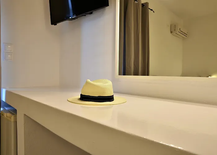 Hotel Adamas Hotel 2*